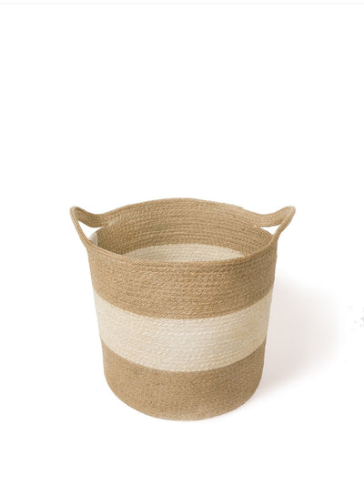 Agora color block basket set comes with a cute slit handle to ease the move around the home.