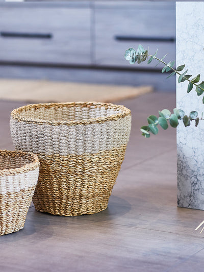 Sturdy planter handwoven from natural seagrass and soft jute yarn. They come in two range of sizes